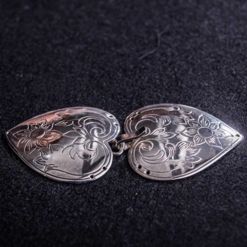 Håndgravert sølvspenne - Hasla