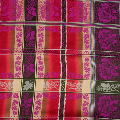 Skjerfet ligger flatt