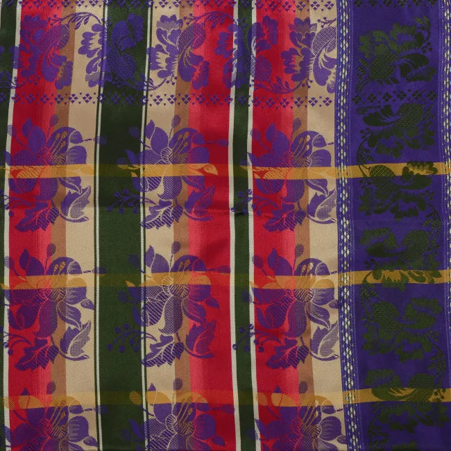 Skjerfet ligger flatt